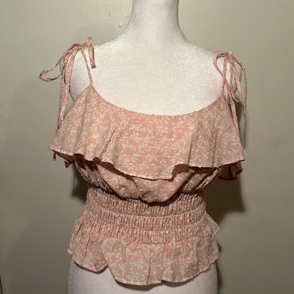 Leyden Light Pink with White Design Top Size M.